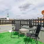 Spacious Center Penthouse & Private Rooftop Terrace アパート *