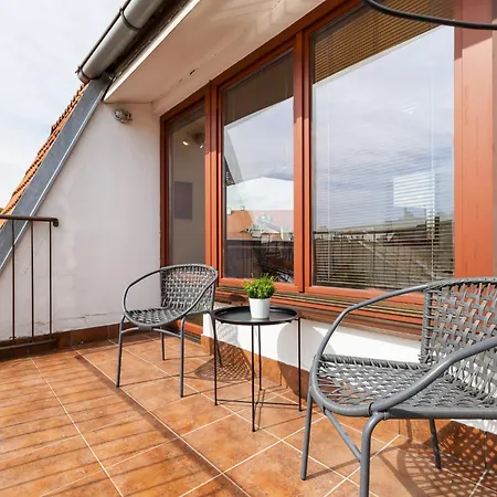 Arya - Spacious Penthouse Duplex With Rooftop Patio In The Main Square *