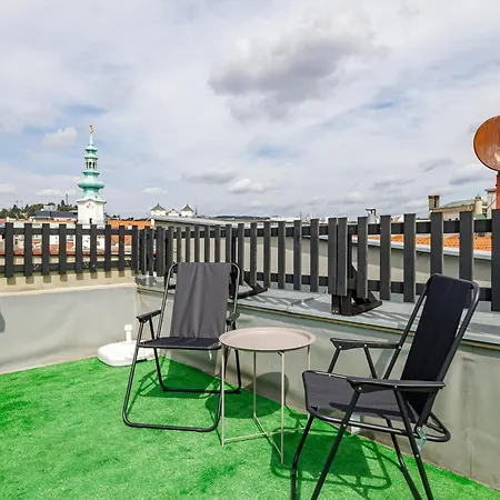 Arya - Spacious Penthouse Duplex With Rooftop Patio In The Main Square Apartment *