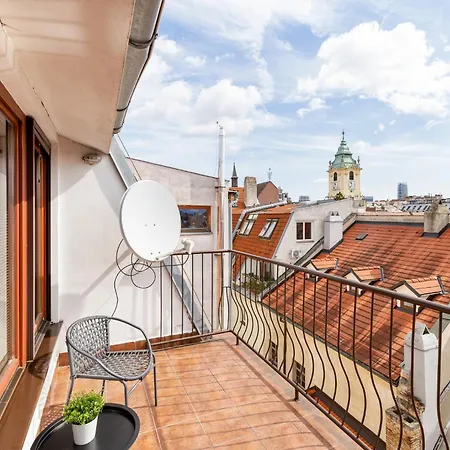 Arya - Spacious Penthouse Duplex With Rooftop Patio In The Main Square Apartment Bratislava