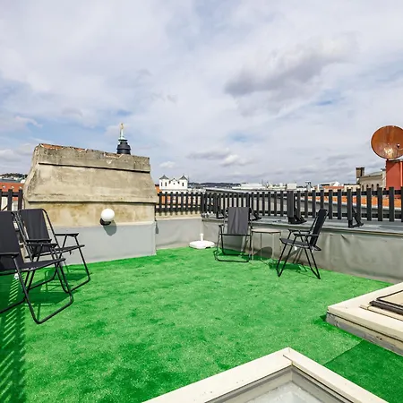 Arya - Spacious Penthouse Duplex With Rooftop Patio In The Main Square Apartment