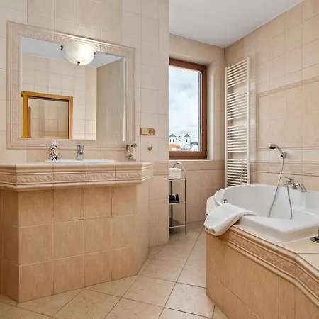 Arya - Spacious Penthouse Duplex With Rooftop Patio In The Main Square Bratislava