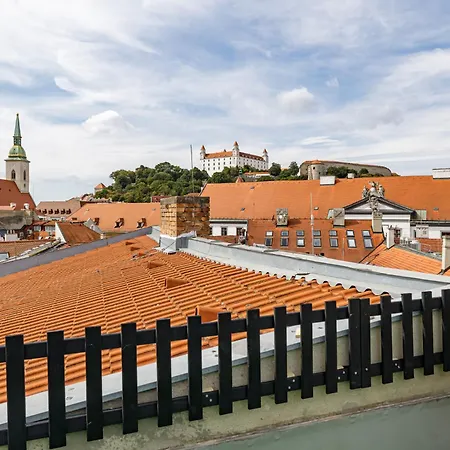 Arya - Spacious Penthouse Duplex With Rooftop Patio In The Main Square Apartment Bratislava