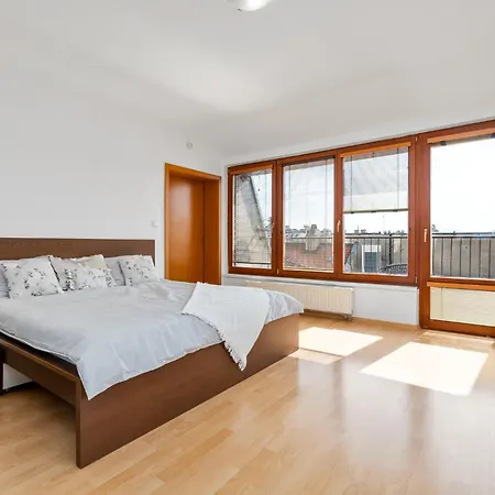 Arya - Spacious Penthouse Duplex With Rooftop Patio In The Main Square Apartment *