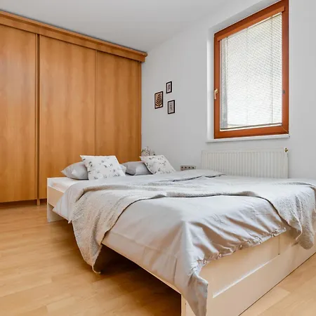 Arya - Spacious Penthouse Duplex With Rooftop Patio In The Main Square Apartment
