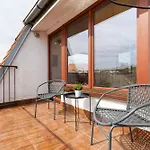 Spacious Center Penthouse & Private Rooftop Terrace *