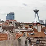 Spacious Center Penthouse & Private Rooftop Terrace דירה *