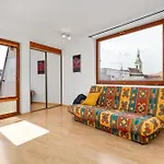 Spacious Center Penthouse & Private Rooftop Terrace דירה *