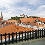 Spacious Center Penthouse & Private Rooftop Terrace דירה ברטיסלאבה
