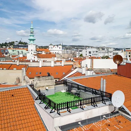 Spacious Center Penthouse & Private Rooftop Terrace
